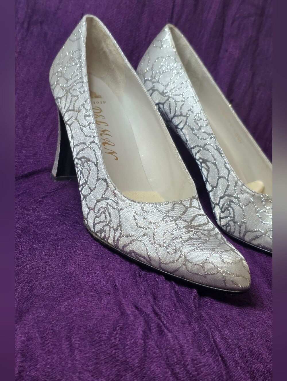 Vintage Delman Silver Glitter Rose Pumps Heels 10.5N Made in Spain
